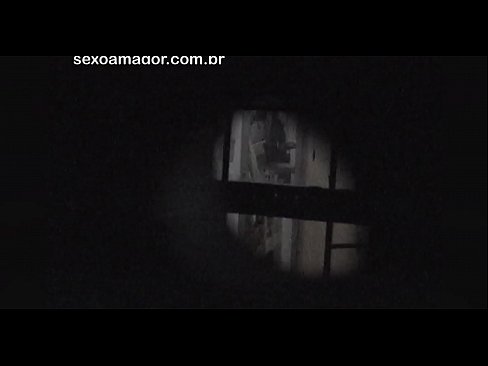 ❤️ ブロンドが空洞のレンガの後ろに隠れた近所の盗撮犯に密かにビデオ撮影される ️❌ ファッキングビデオ ❌️