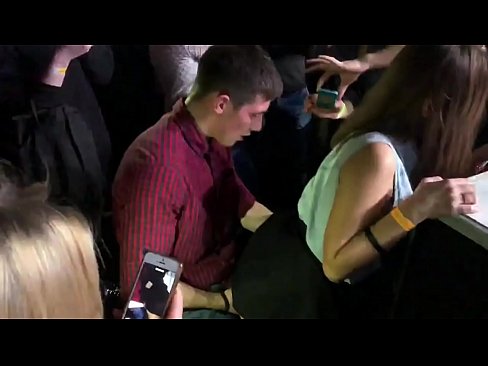 ❤️ ロシアのナイトクラブでリアルセックス。18歳のロシア人少女がナイトクラブで肛門と膣を犯される ️❌ ファッキングビデオ ❌️